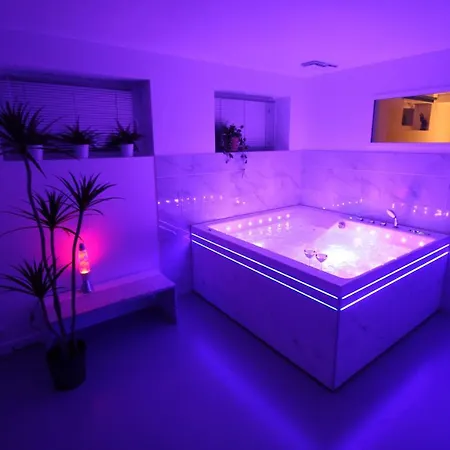 Apartment Bienvenue Chez Dalo, Jacuzzi, Art Et Modernite
