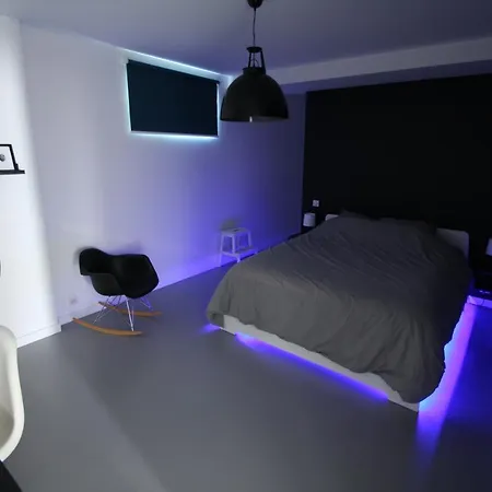 Bienvenue Chez Dalo, Jacuzzi, Art Et Modernite アルトキルシュ