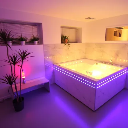 Bienvenue Chez Dalo, Jacuzzi, Art Et Modernite * アルトキルシュ