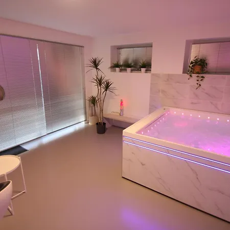 Bienvenue Chez Dalo, Jacuzzi, Art Et Modernite アパート